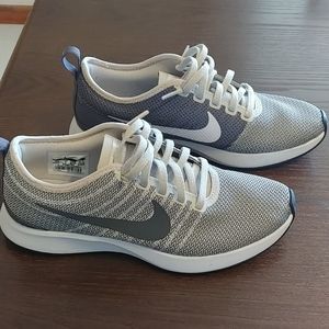 Women's Nikes size 6.5